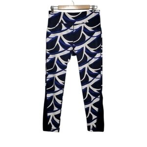 Zenergy Chico’s activewear black white blue yoga abstract pattern workout